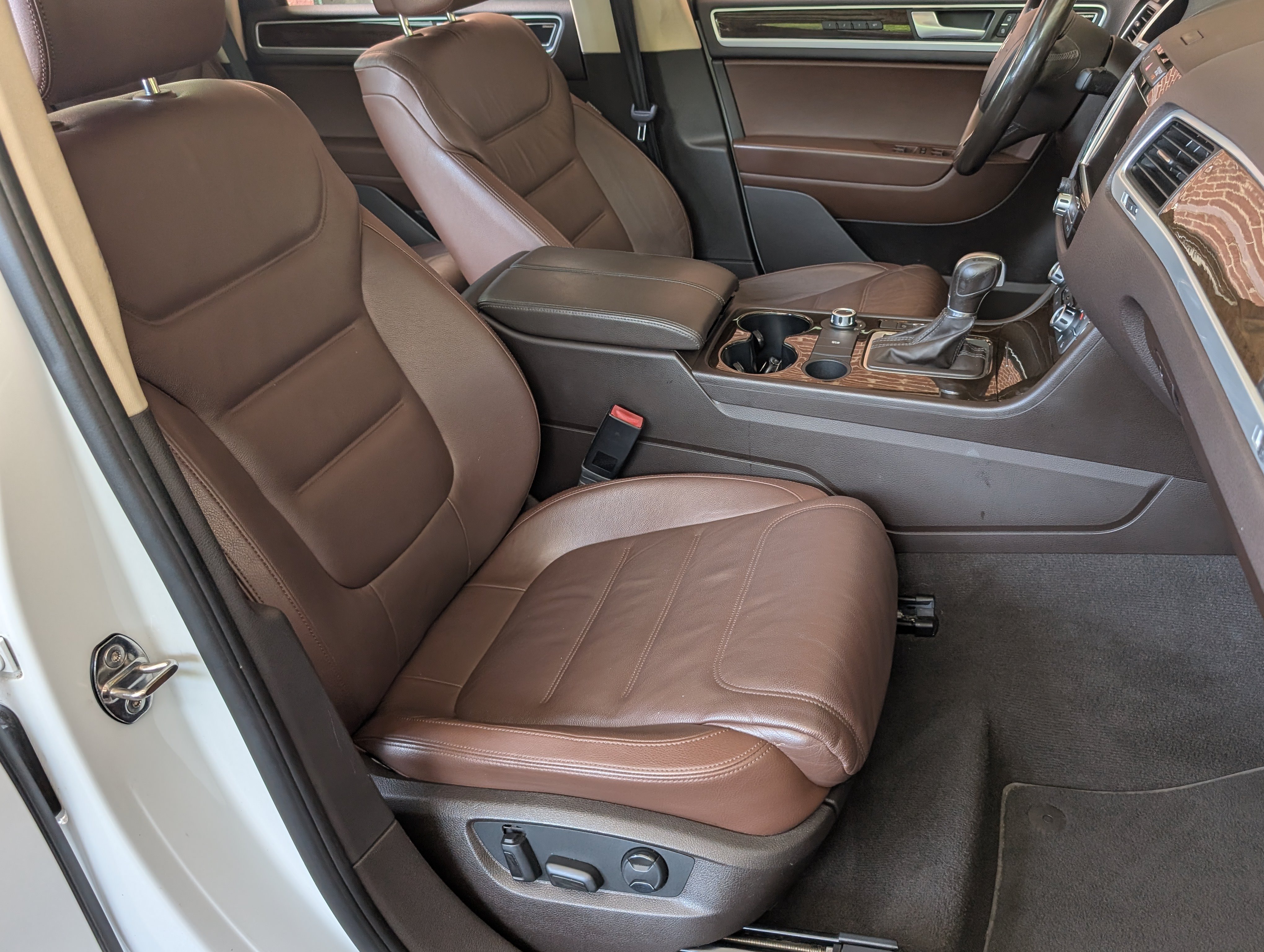 Used 2014 Volkswagen Touareg Executive AWD/4WD image 23