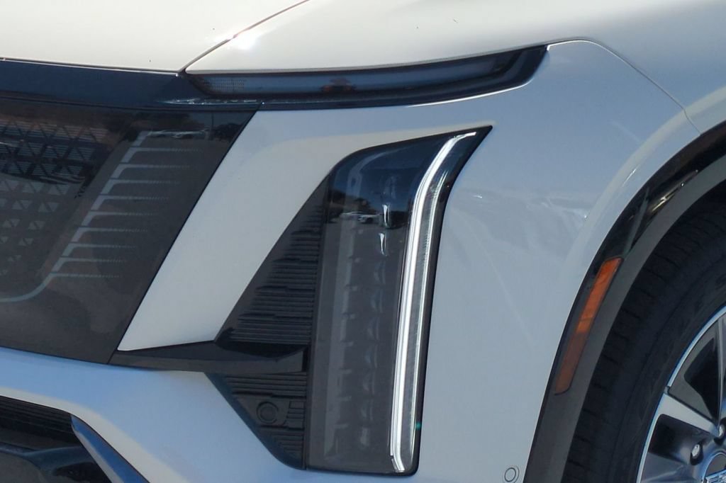 New 2027 Cadillac Vistiq Sport w/ LPO, Floor Liner Package AWD/4WD image 19