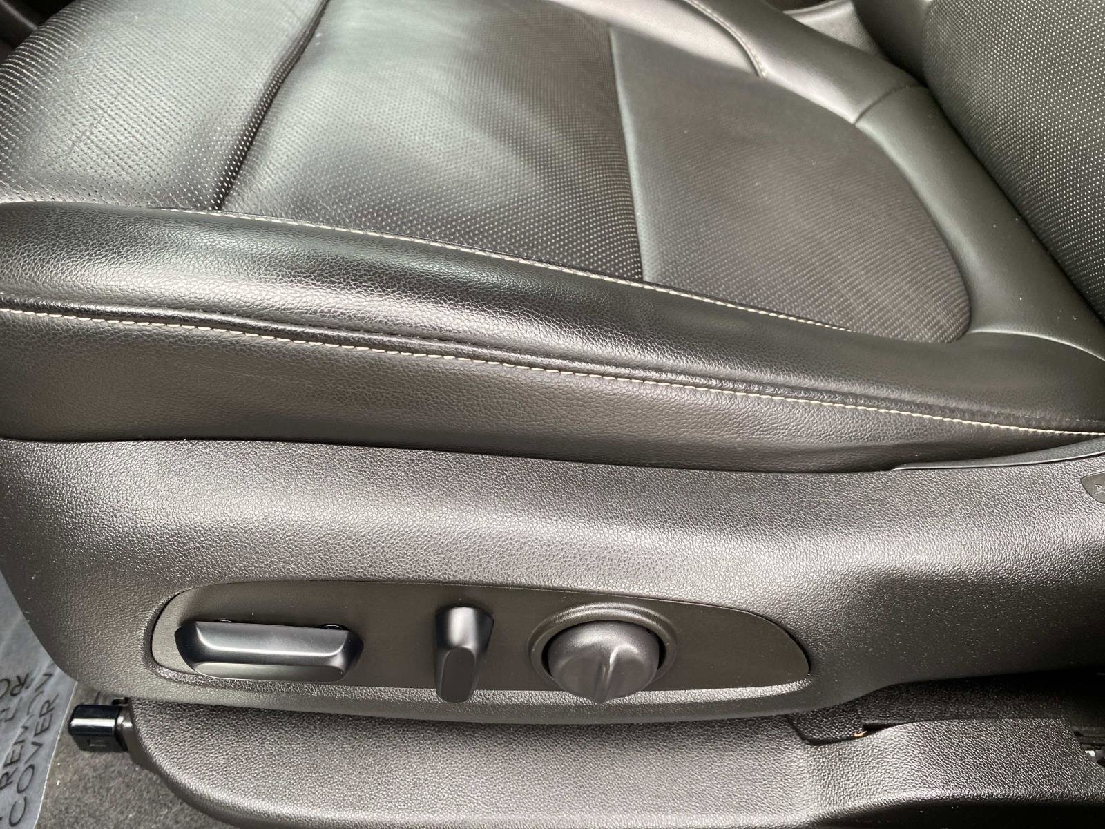 Used 2023 GMC Acadia SLT image 23