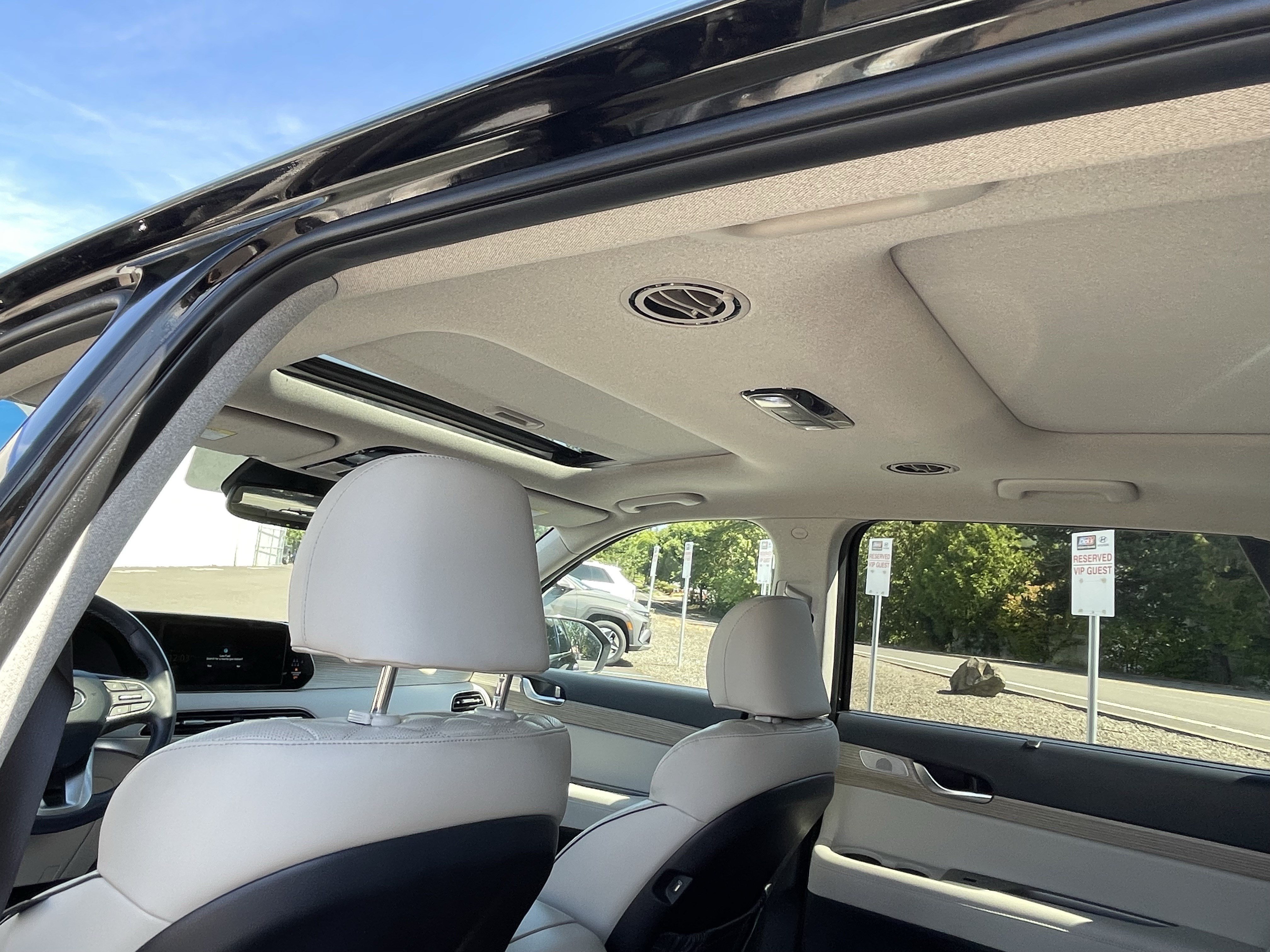Certified 2022 Hyundai Palisade Limited w/ Winter Package AWD/4WD image 16