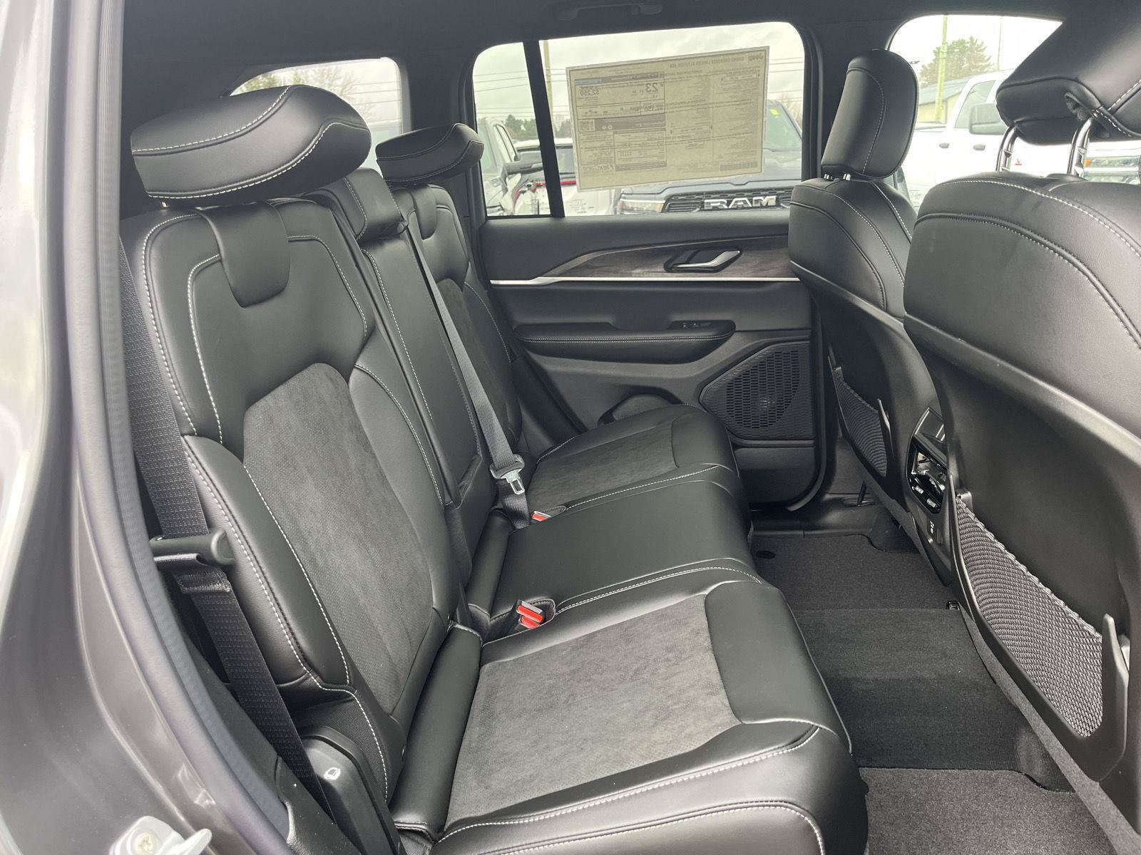 New 2026 Jeep Grand Cherokee Altitude AWD/4WD image 39