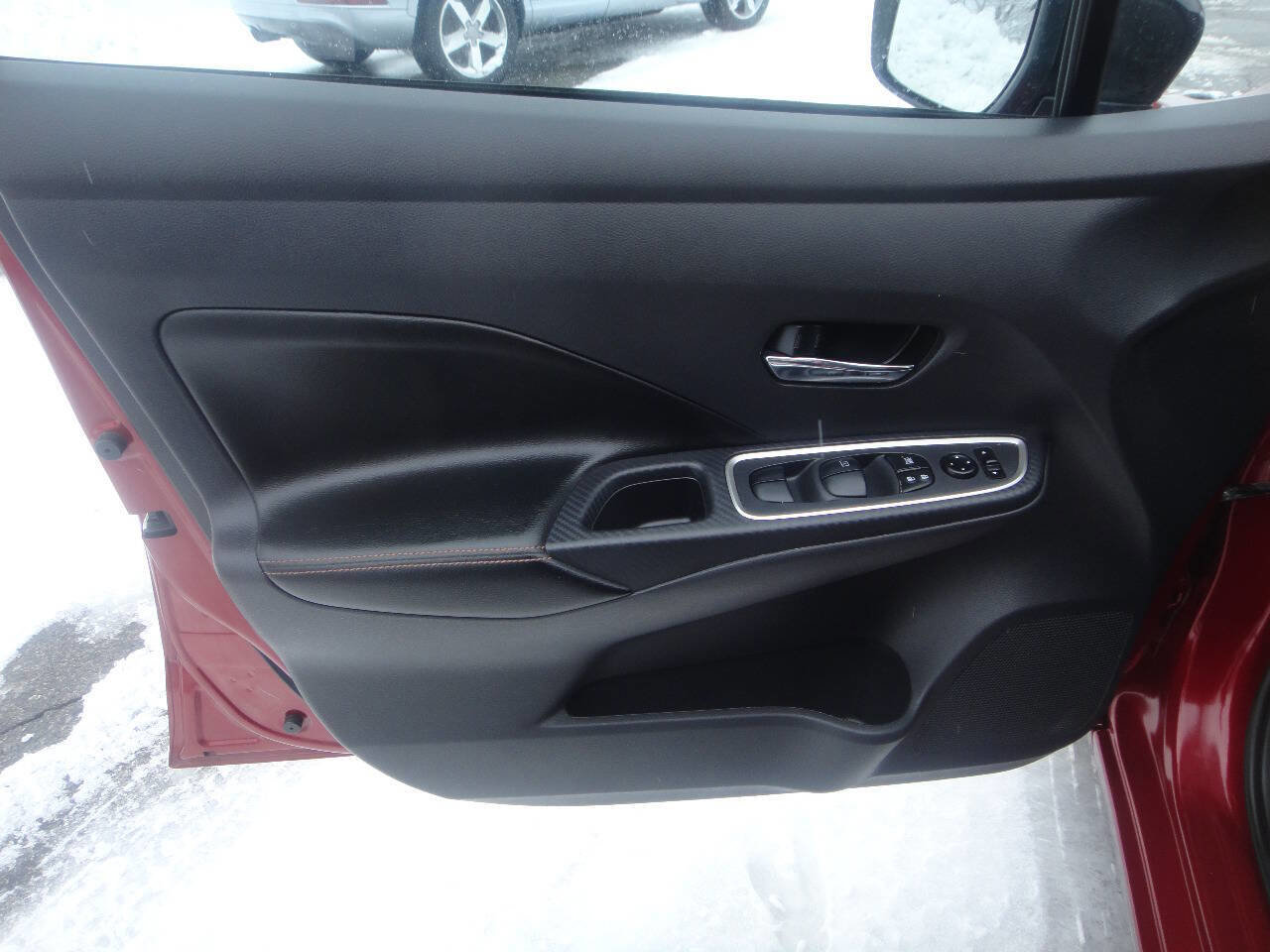 Used 2022 Nissan Versa SR w/ Convenience Package FWD image 8