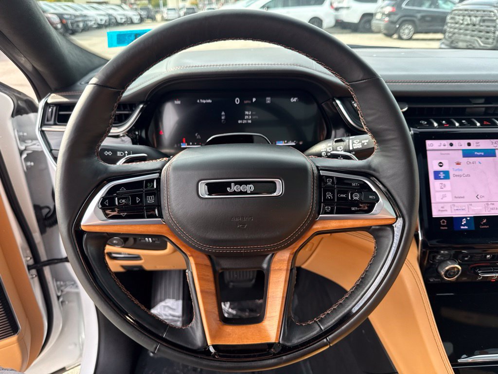 Certified 2025 Jeep Grand Cherokee Summit AWD/4WD image 10