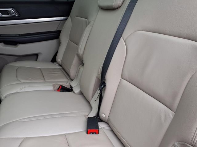 Used 2018 Ford Explorer XLT w/ Equipment Group 202A AWD/4WD image 7