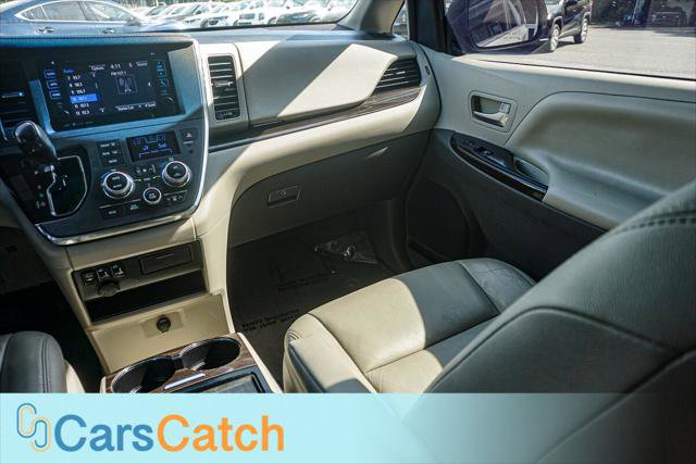 Used 2017 Toyota Sienna XLE w/ XLE Navigation Package image 28