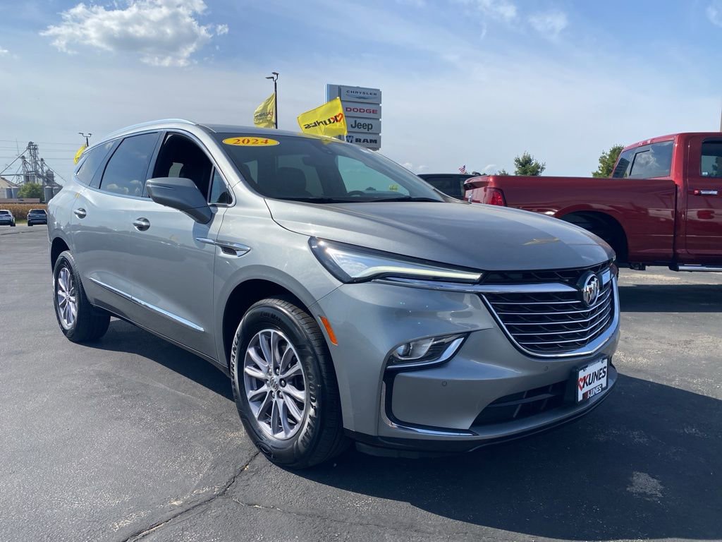 Used 2024 Buick Enclave Premium image 2