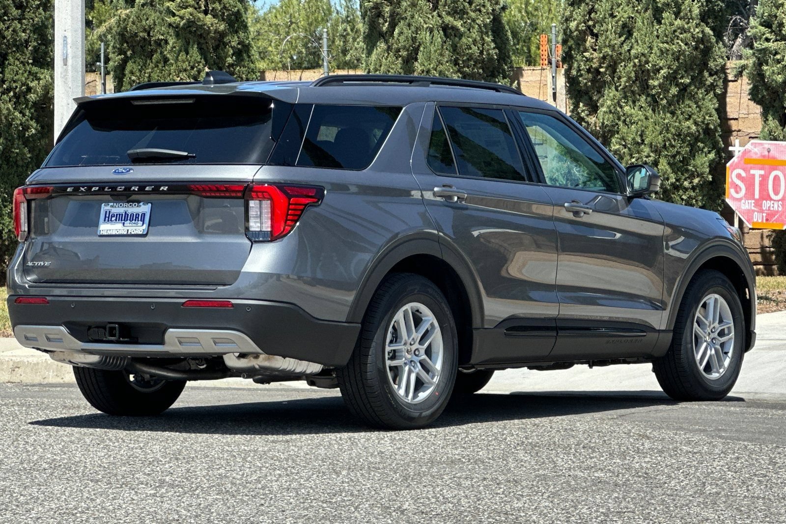 New 2026 Ford Explorer Active RWD image 4