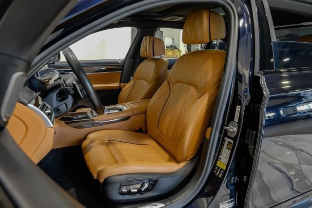 Used 2022 BMW 750i xDrive w/ Luxury Rear Seating Package AWD/4WD image 44