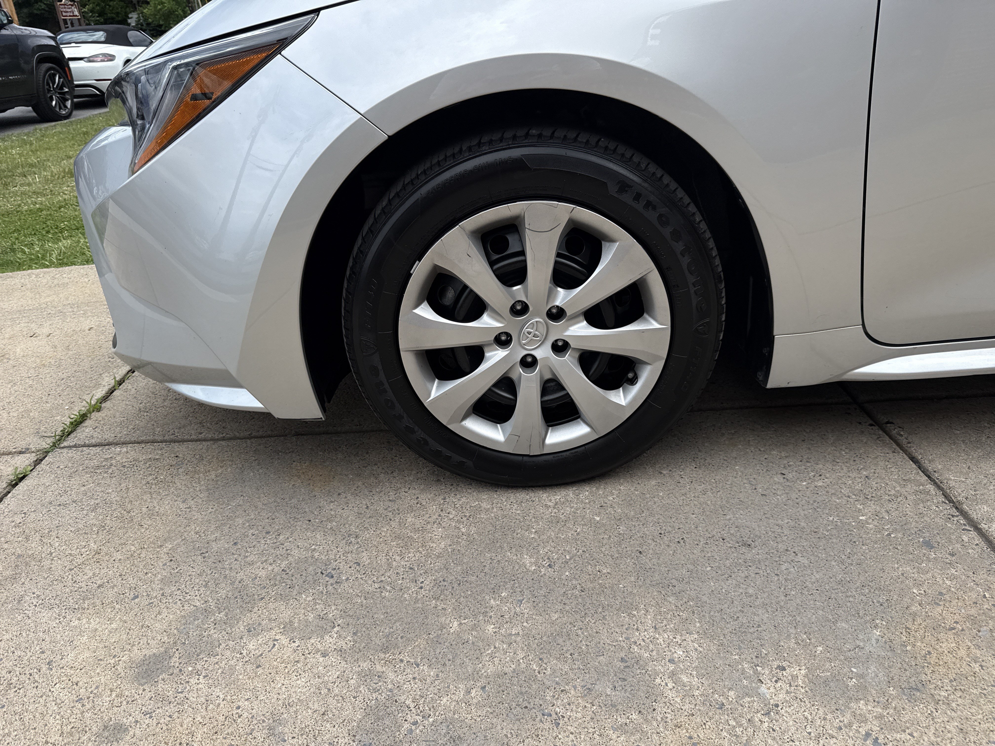 Used 2025 Toyota Corolla LE FWD image 11