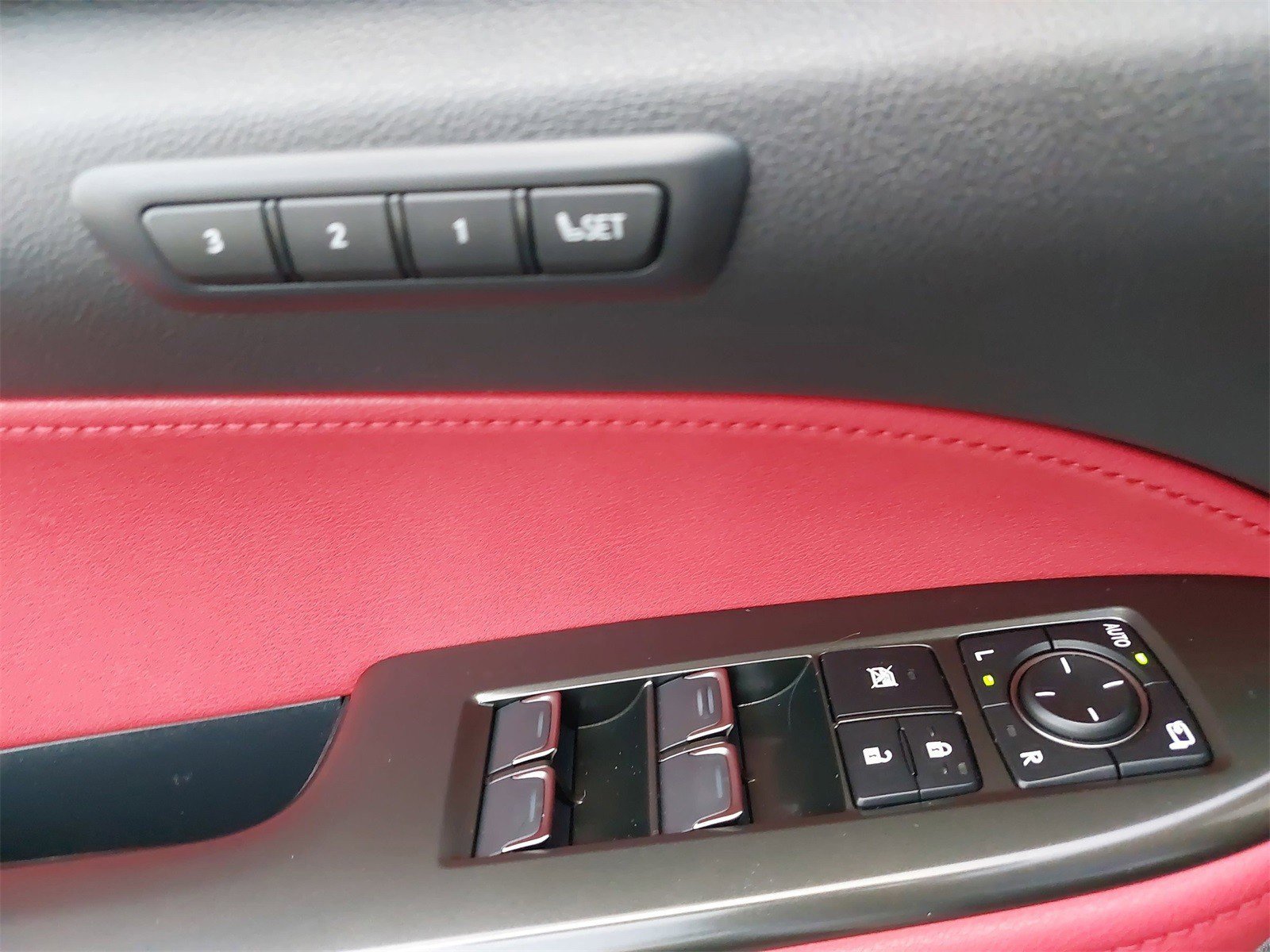 Used 2024 Lexus NX 450h+ F Sport image 32