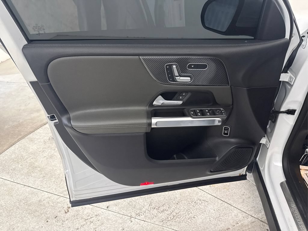 Used 2021 Mercedes-Benz GLB 250 image 30