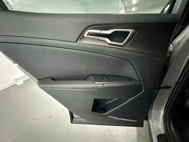 Used 2026 Kia Sportage EX FWD image 9