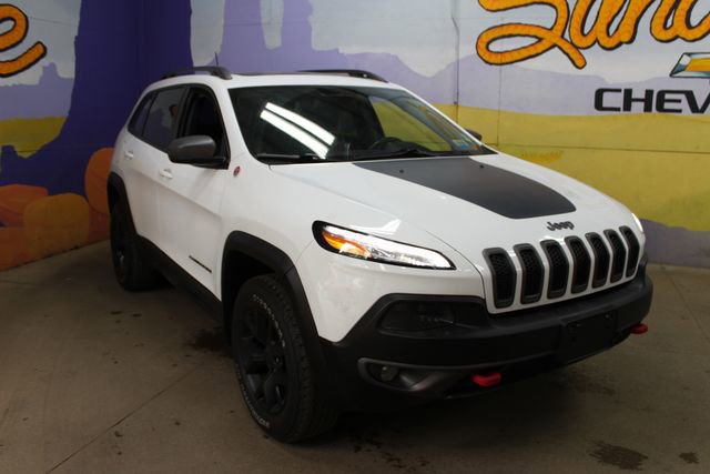 Used 2016 Jeep Cherokee Trailhawk w/ Leather Interior Group AWD/4WD image 4