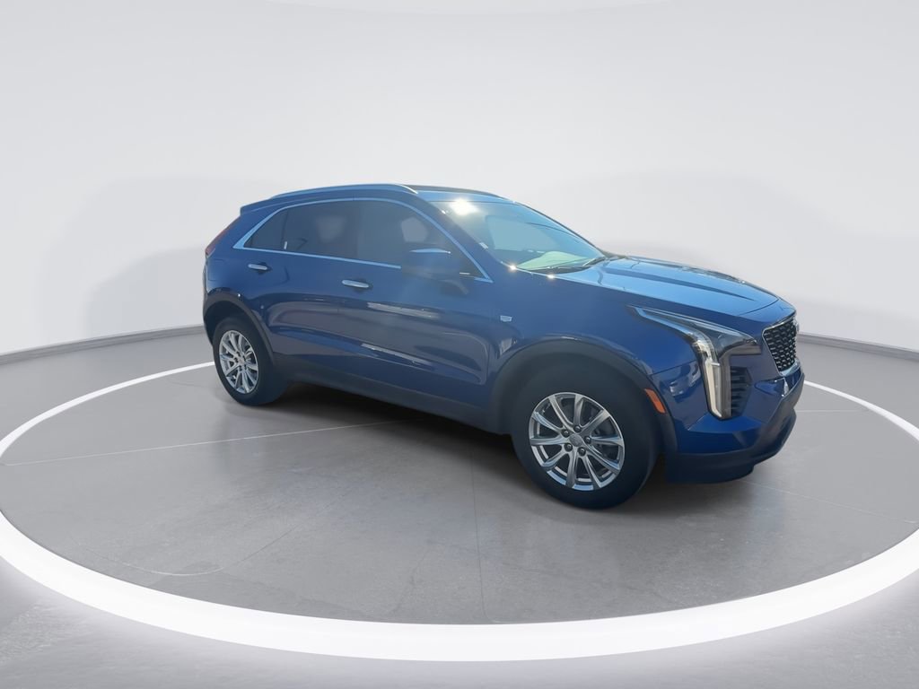 Used 2023 Cadillac XT4 Luxury w/ Cold Weather Package AWD/4WD image 2
