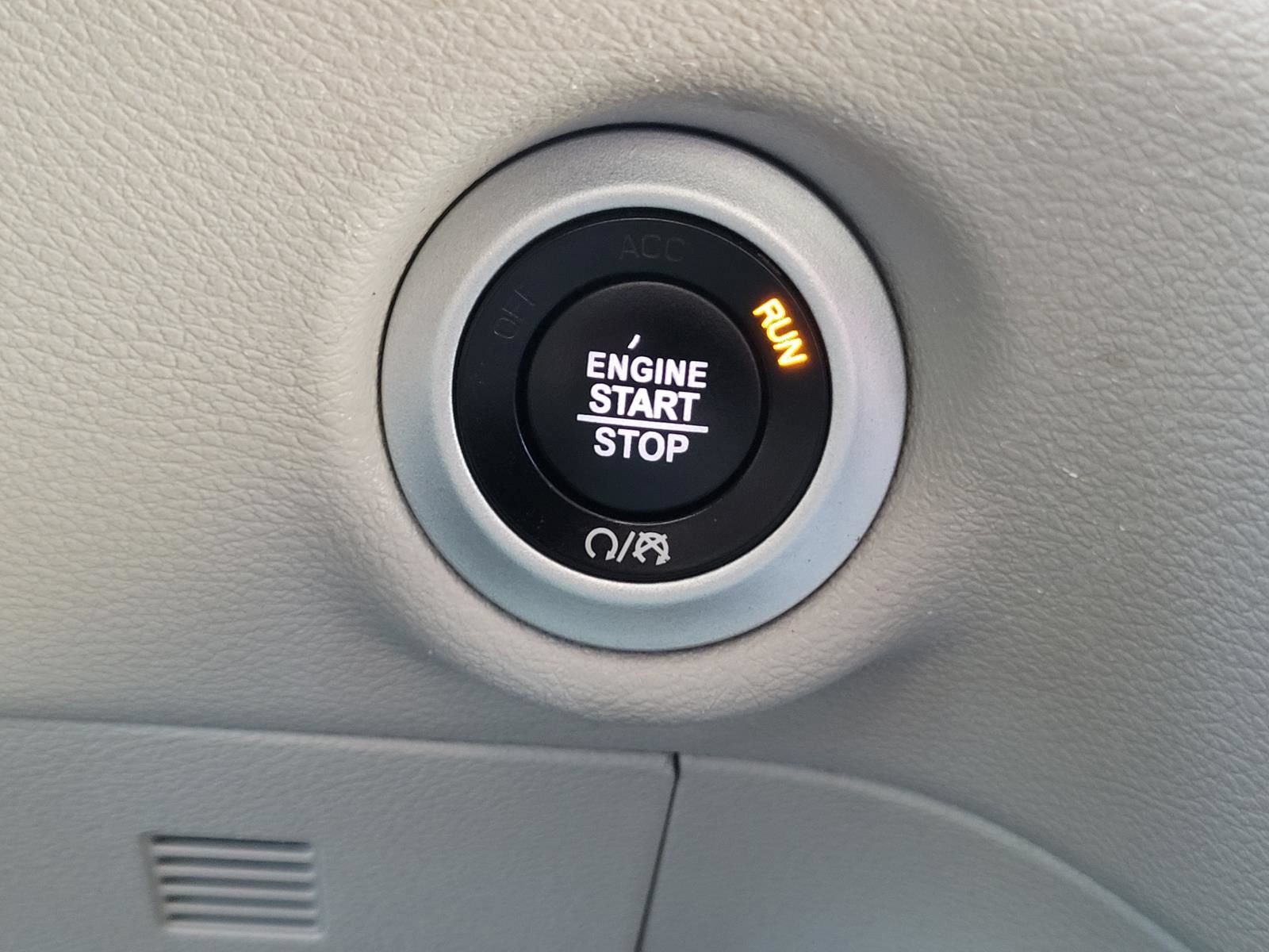 Used 2023 Chrysler Pacifica Touring-L FWD image 28