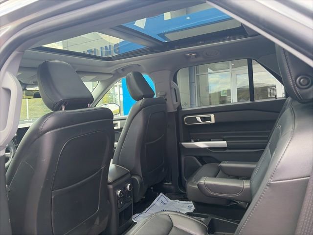 Used 2020 Ford Explorer XLT w/ Equipment Group 202A AWD/4WD image 5
