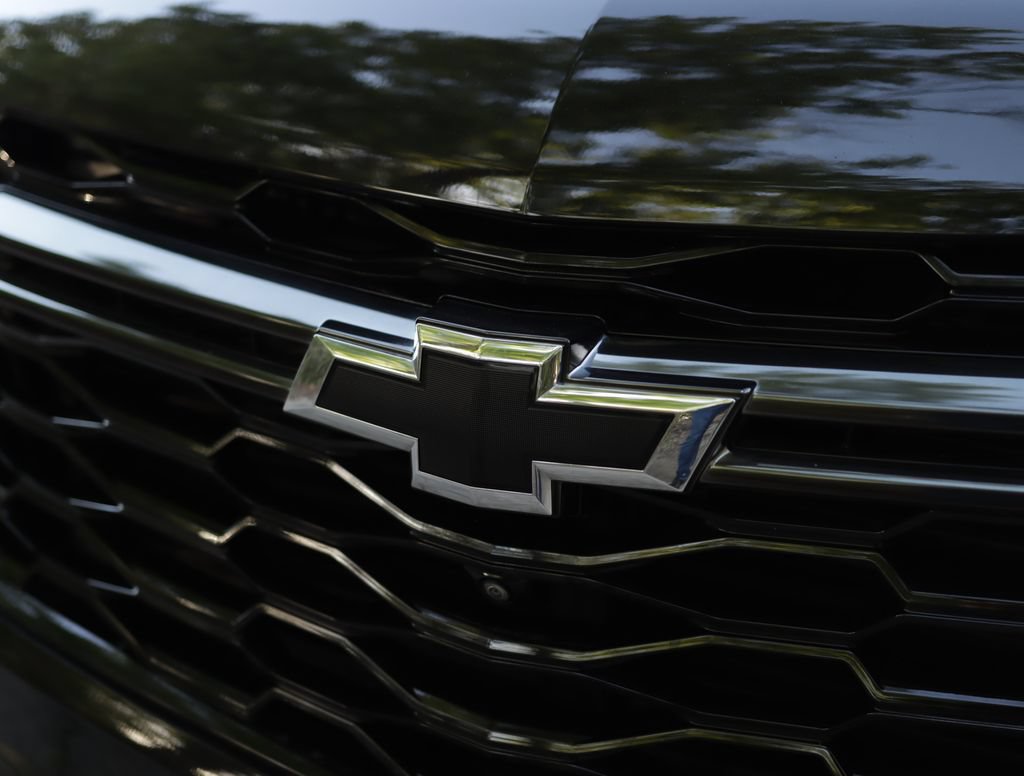 Used 2023 Chevrolet Traverse RS FWD image 37