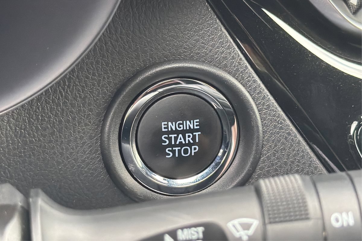 Used 2019 Toyota C-HR Limited FWD image 32