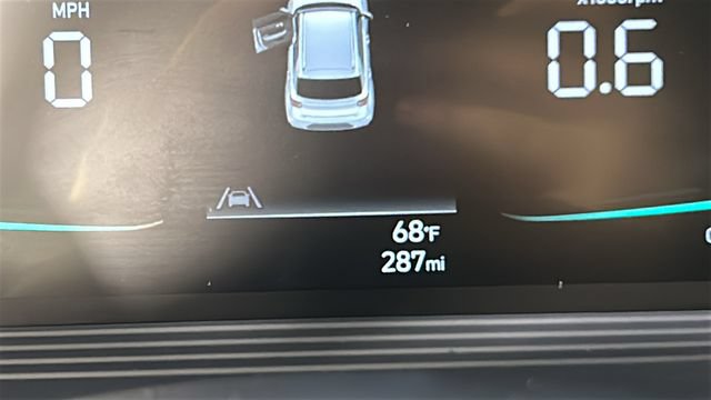 Used 2025 Hyundai Venue Limited FWD image 18