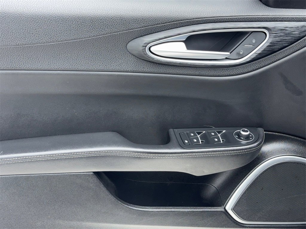 Used 2019 Alfa Romeo Giulia image 35