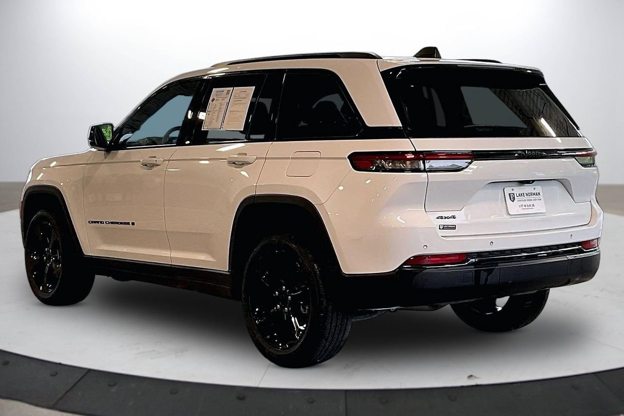 Certified 2023 Jeep Grand Cherokee Altitude AWD/4WD image 7