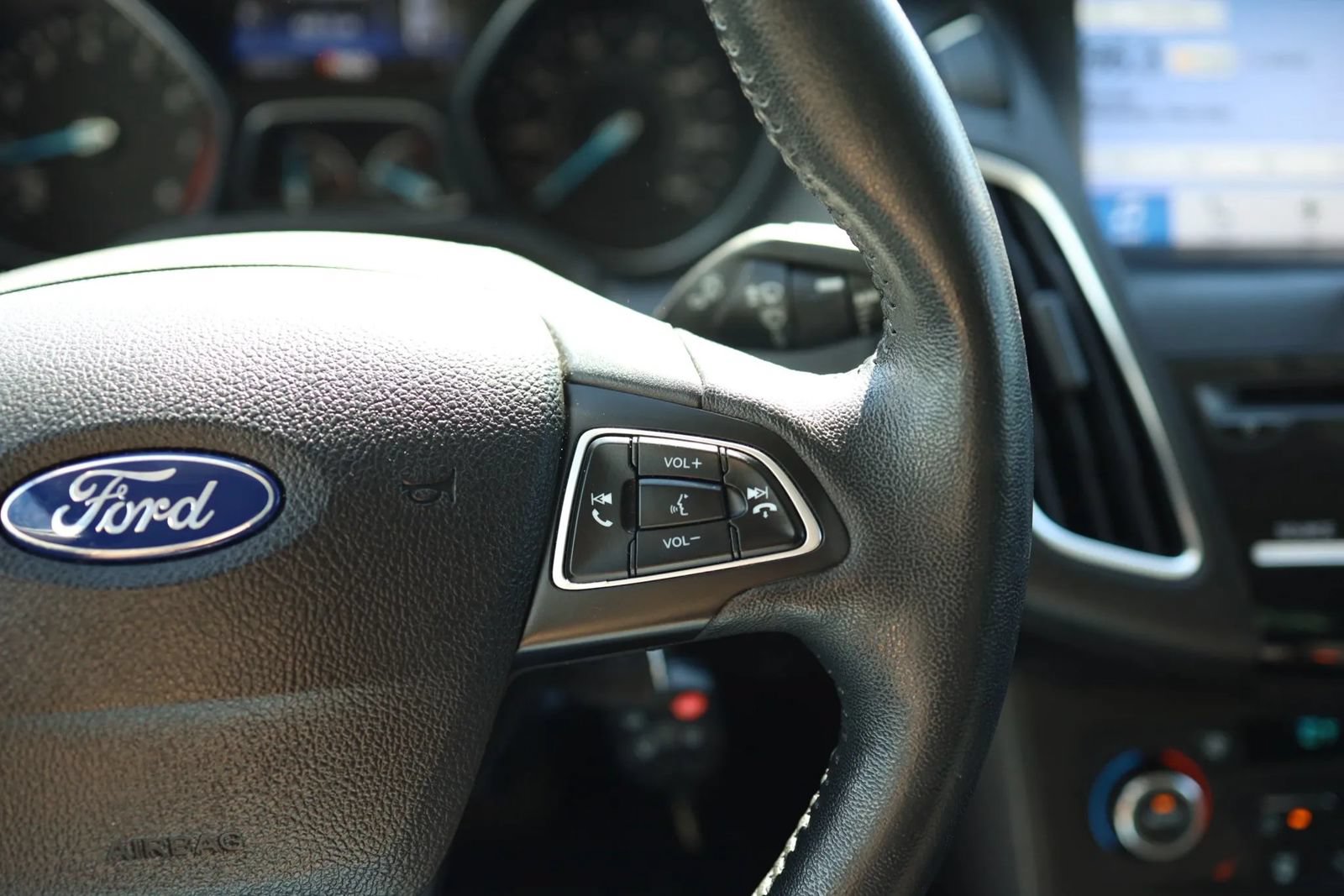 Used 2017 Ford Focus SEL w/ Cold Weather Package FWD image 19