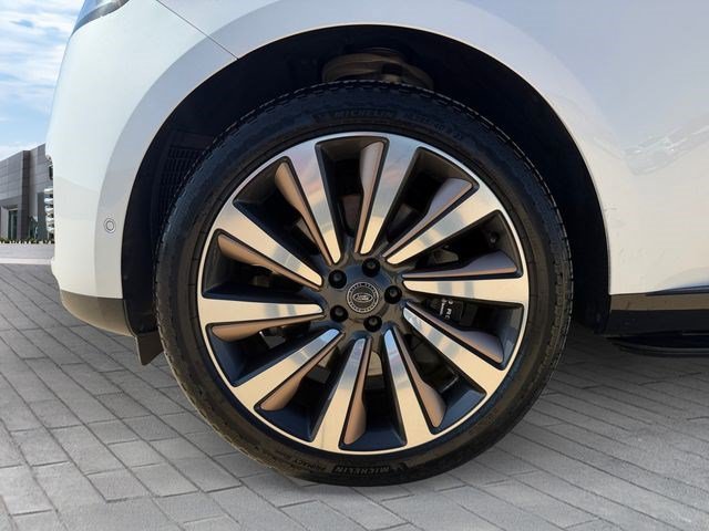 Certified 2024 Land Rover Range Rover SV AWD/4WD image 9