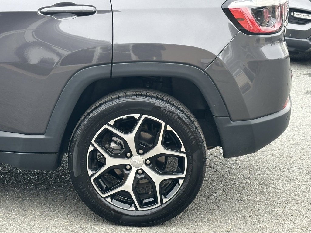 Used 2024 Jeep Compass Limited image 34