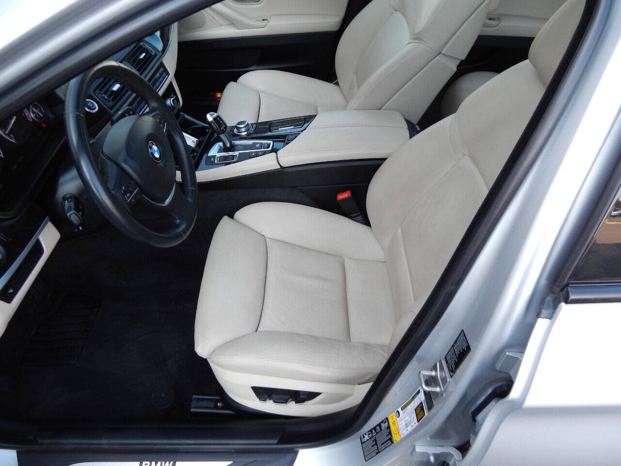 Used 2012 BMW 550i xDrive Sedan AWD/4WD image 26