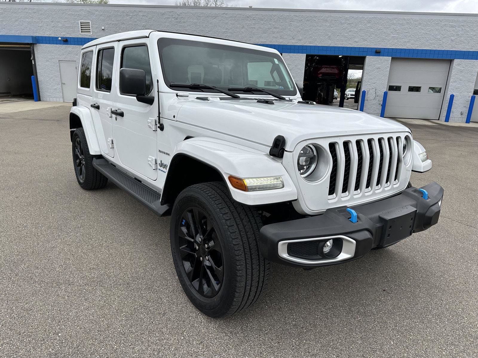 Used 2023 Jeep Wrangler Unlimited Sahara w/ Cold Weather Group AWD/4WD image 10