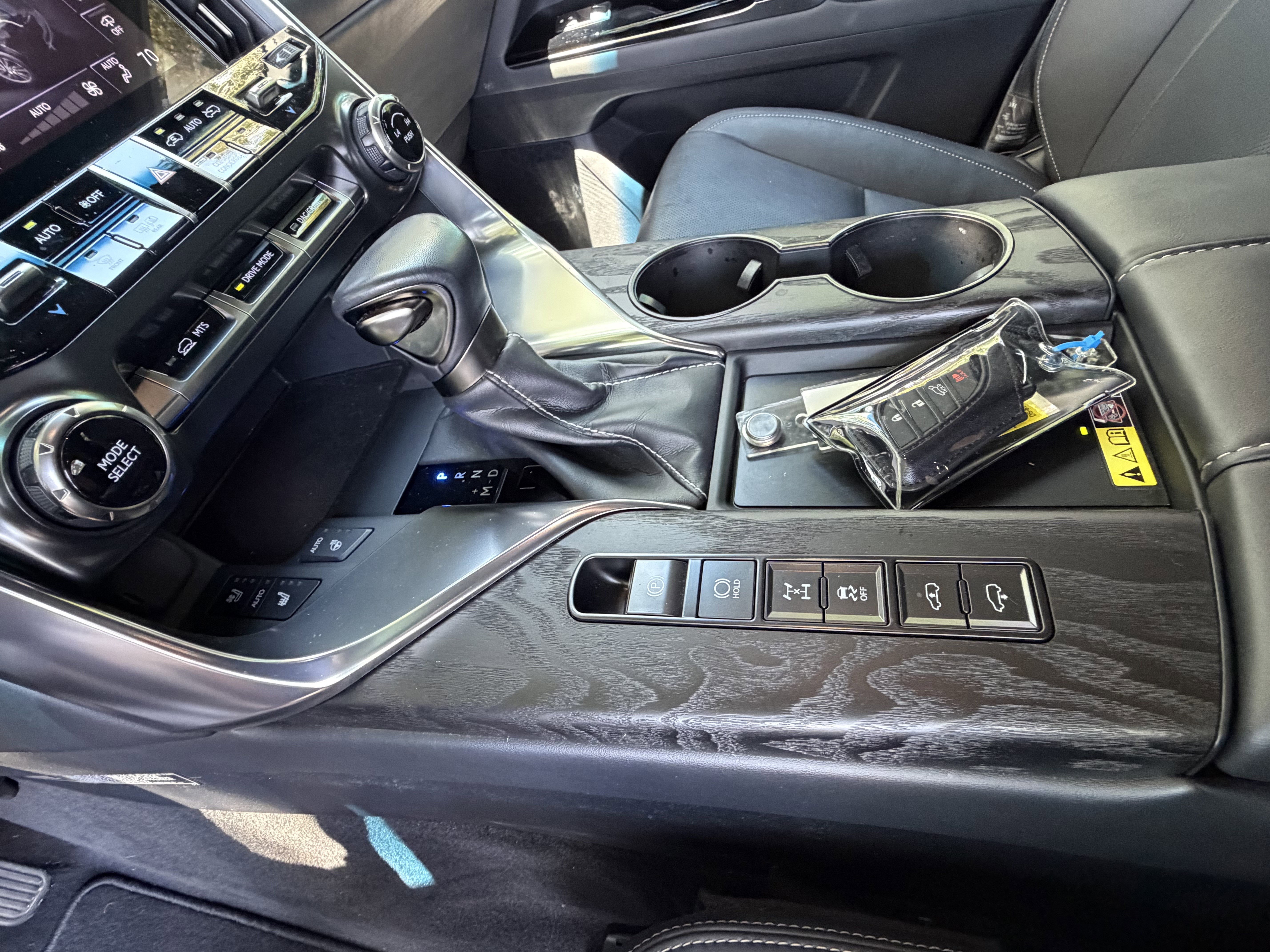 Used 2022 Lexus LX 600 4WD w/ Accessory Package (Z1) image 27