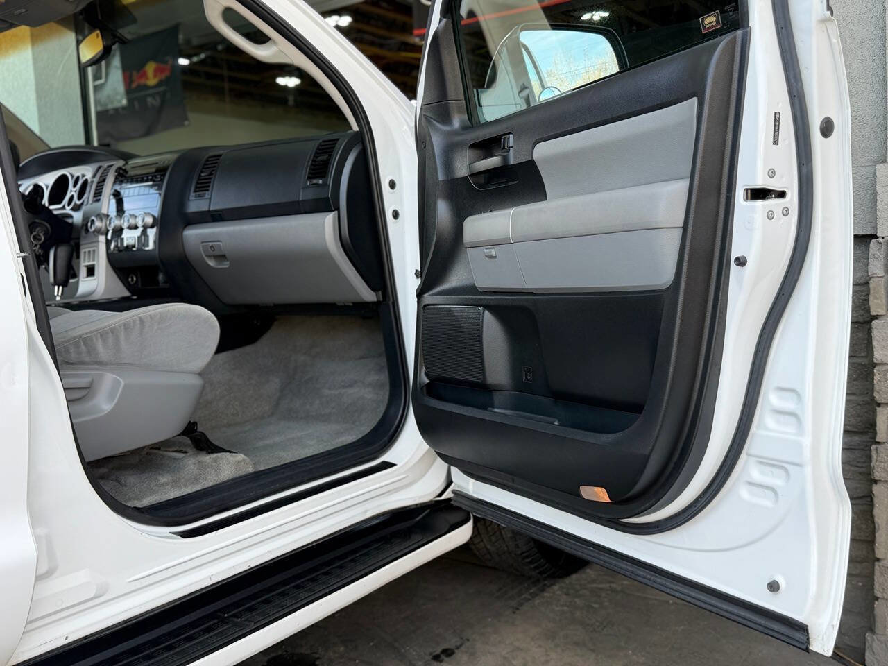 Used 2008 Toyota Sequoia SR5 image 76