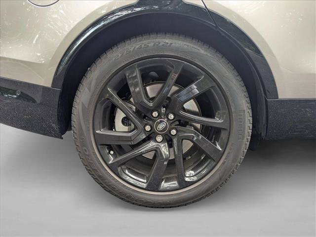 Used 2023 Land Rover Discovery HSE R-Dynamic AWD/4WD image 5