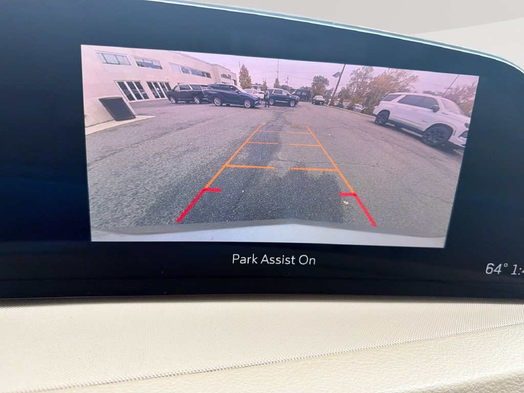 Certified 2024 Cadillac XT4 Luxury w/ Cold Weather Package FWD image 23