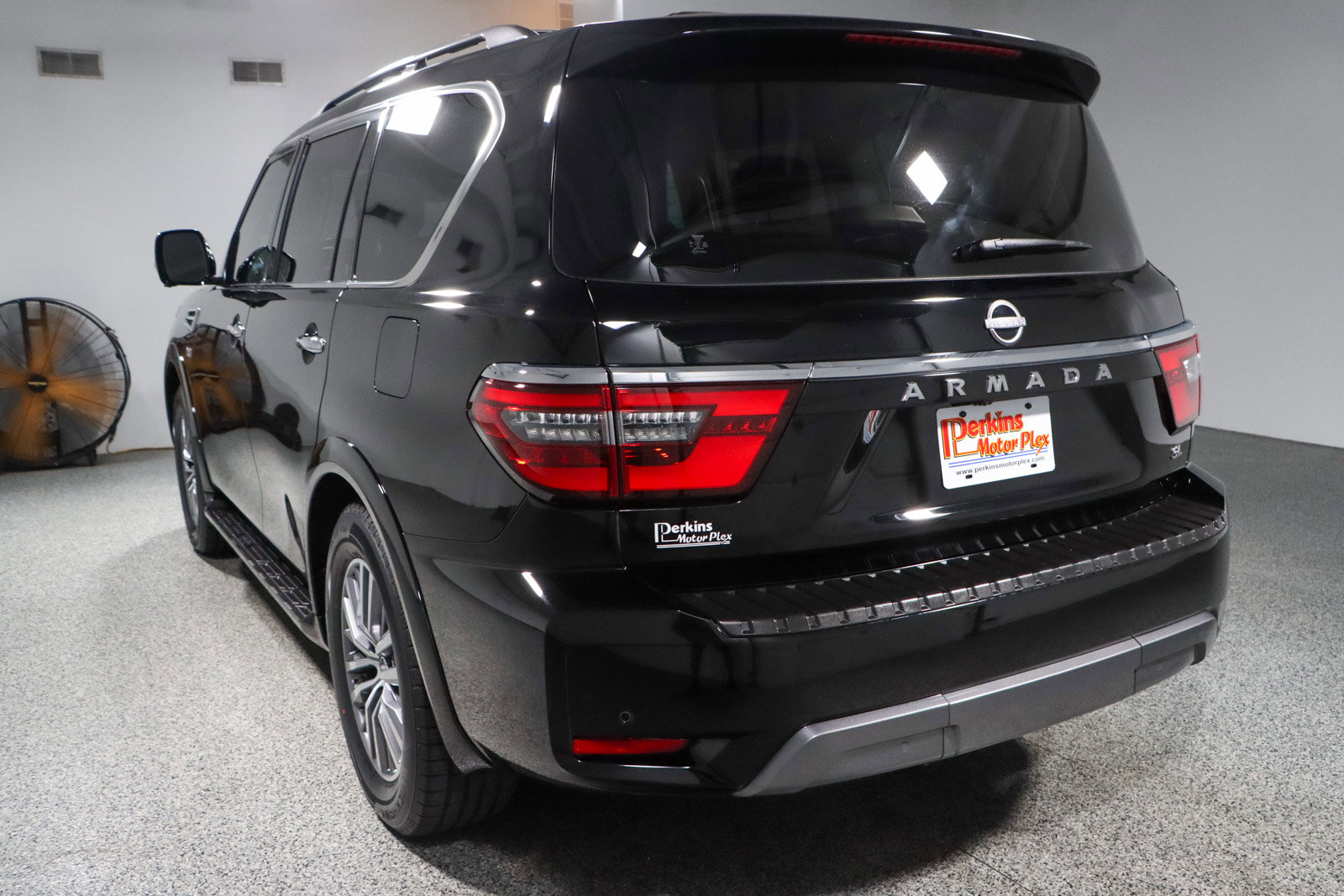 Used 2022 Nissan Armada SL w/ Captain's Chairs Package image 9