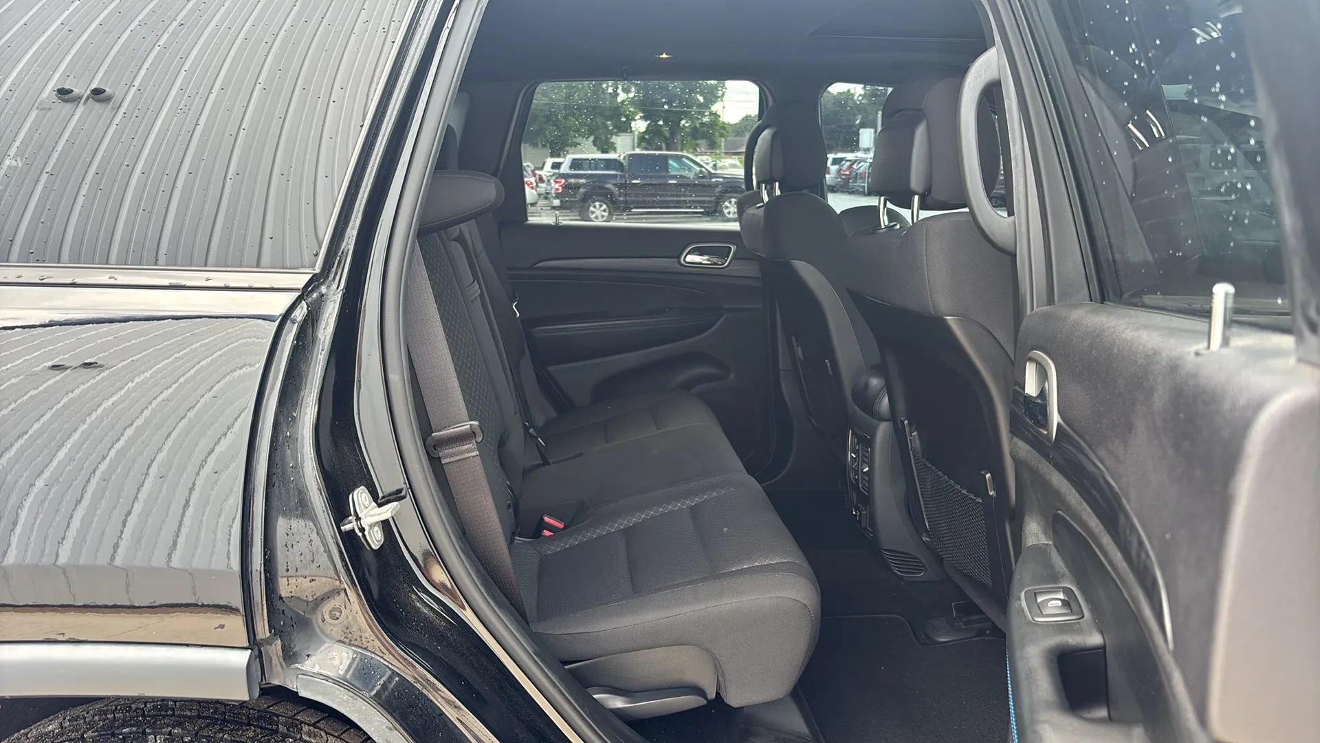 Used 2019 Jeep Grand Cherokee Laredo AWD/4WD image 15