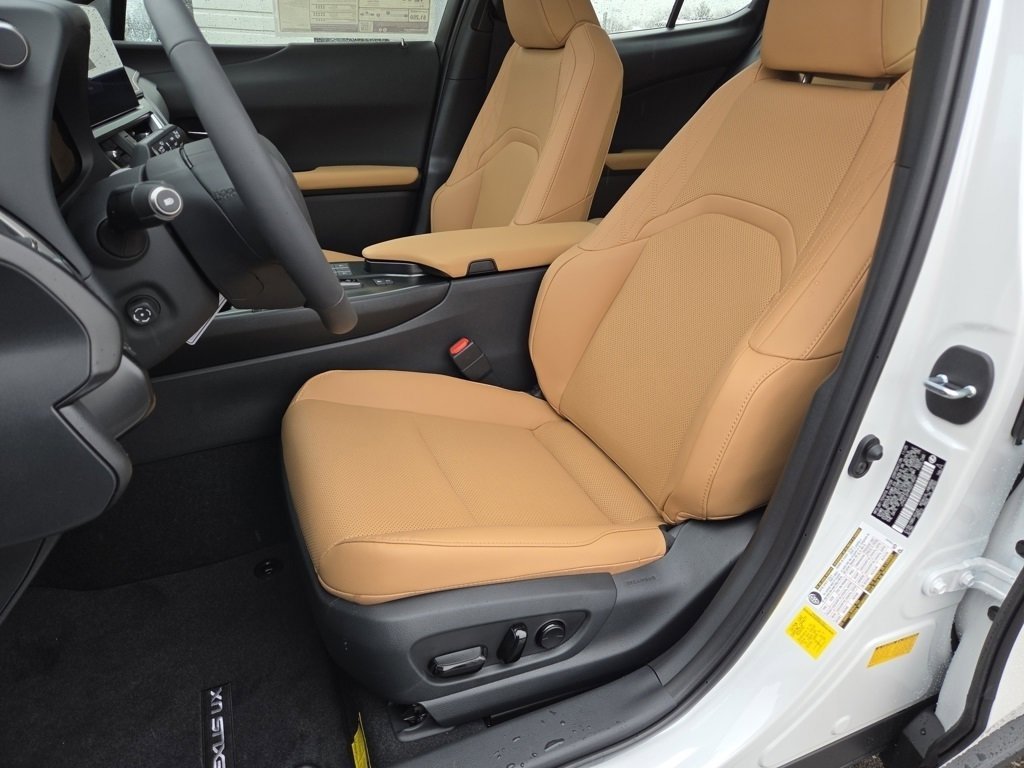 New 2025 Lexus UX 300h AWD image 6