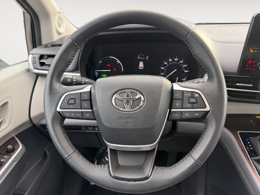 Used 2024 Toyota Sienna XLE w/ XLE Plus Package AWD/4WD image 13