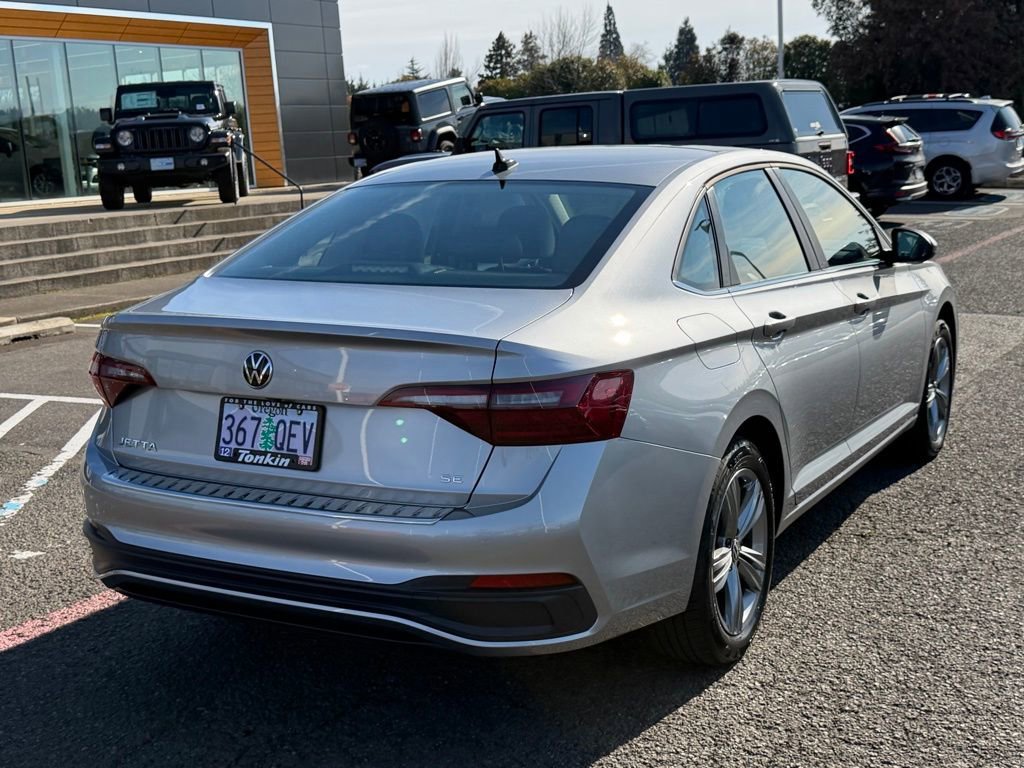 Used 2024 Volkswagen Jetta SE image 8