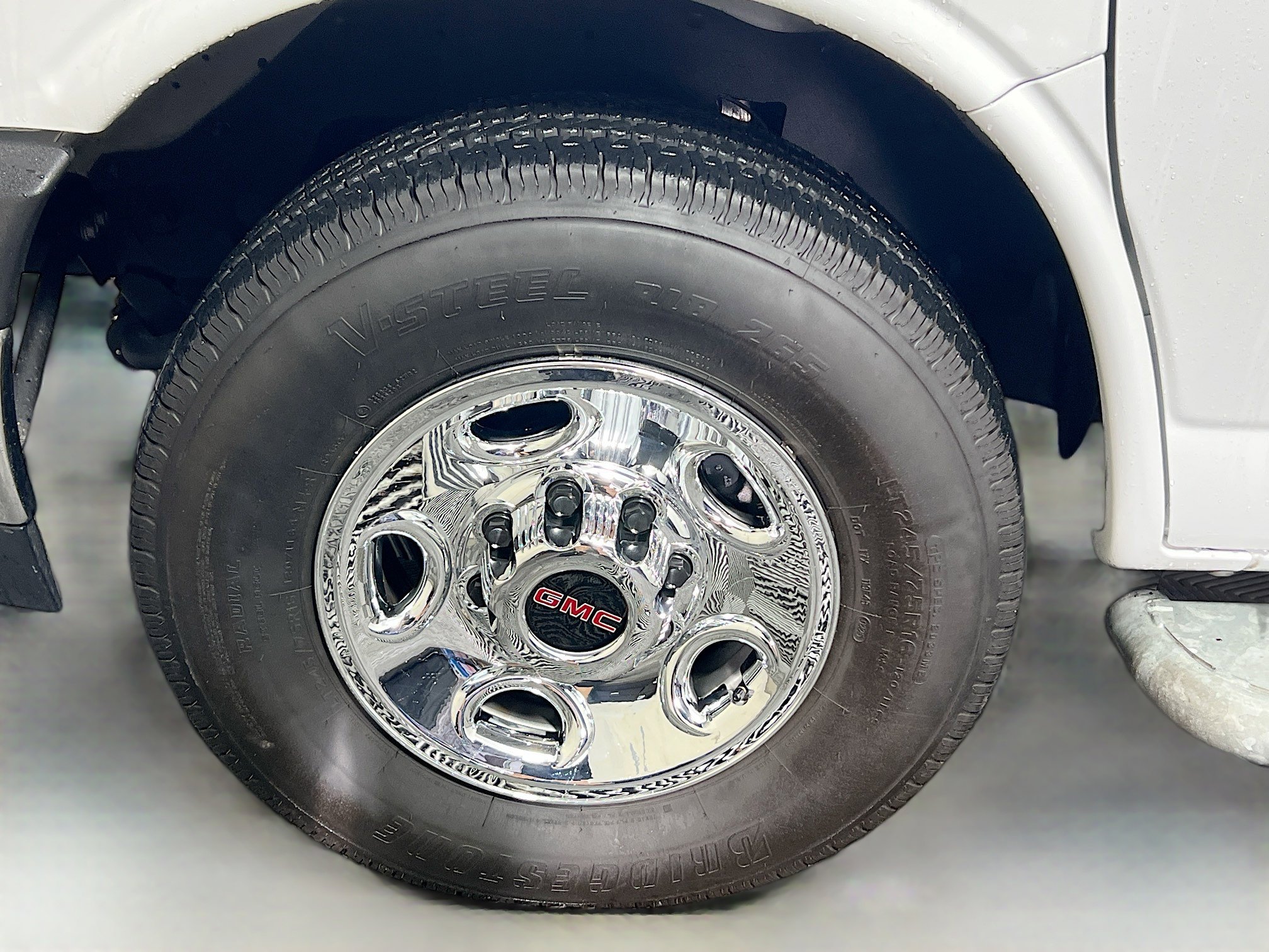 Used 2024 GMC Savana 2500 w/ Driver Convenience Package image 13