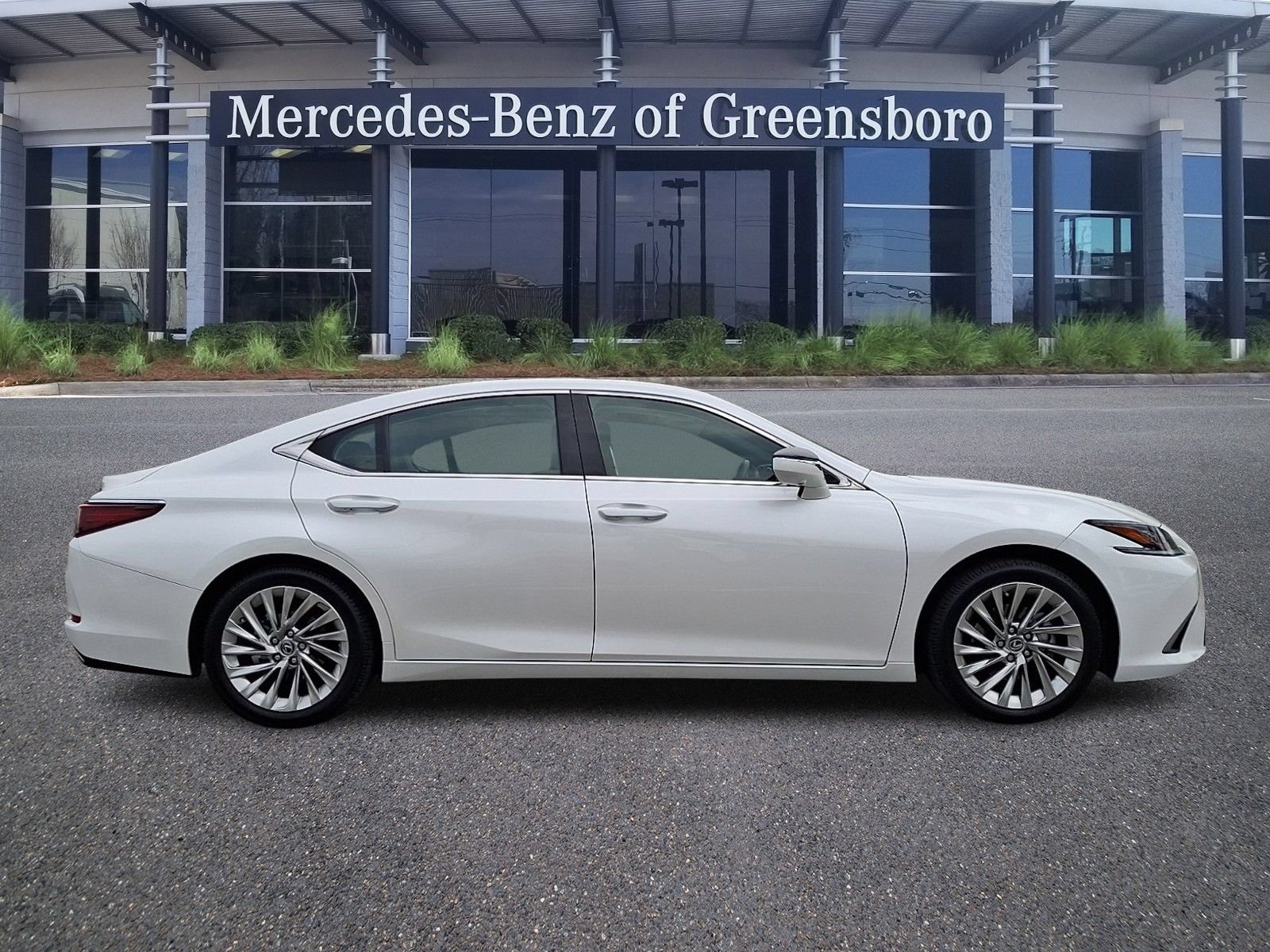 Used 2021 Lexus ES 350 Ultra Luxury w/ Accessory Package 2 FWD image 7