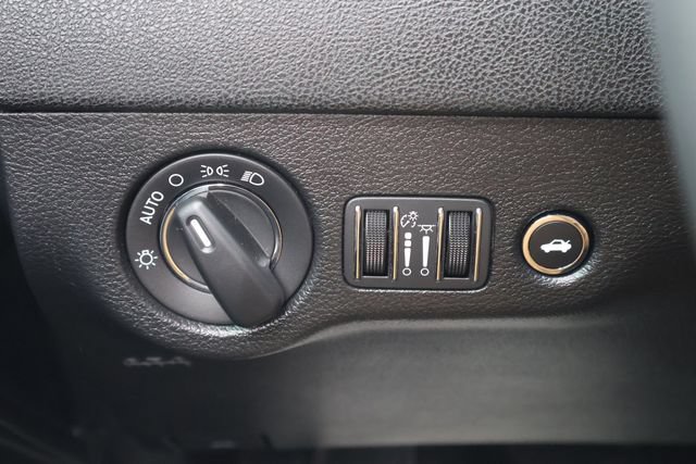 Used 2022 Chrysler 300 Touring w/ Sport Appearance Package RWD image 16