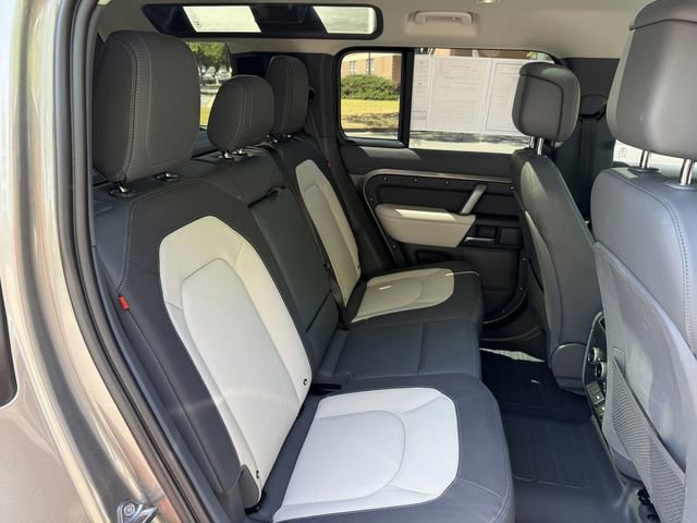 Used 2024 Land Rover Defender 110 X-Dynamic SE image 37