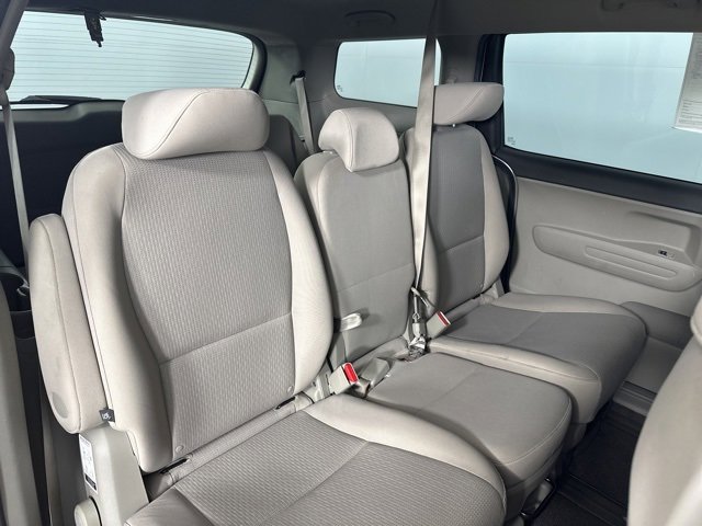 Used 2016 Kia Sedona LX image 28