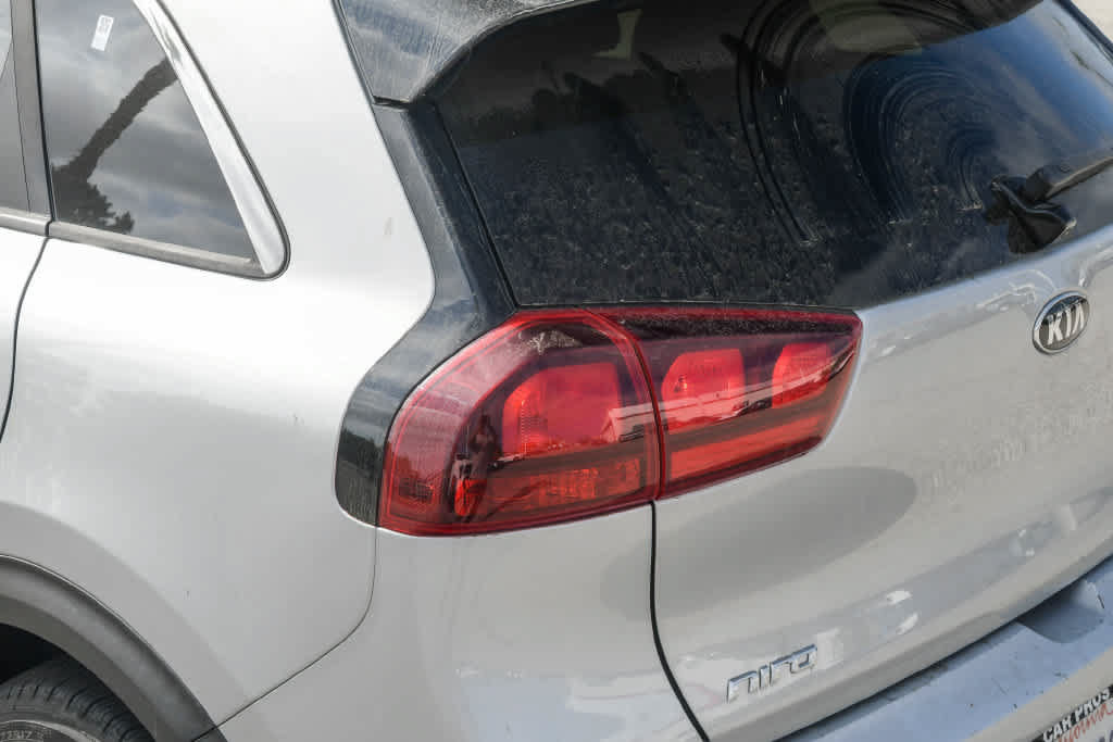 Used 2020 Kia Niro EX FWD image 4