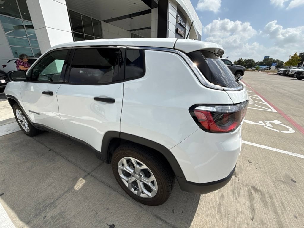 Used 2024 Jeep Compass Sport AWD/4WD image 2