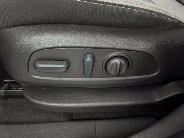 Used 2023 Chevrolet Equinox LT w/ Driver Convenience Package AWD/4WD image 9