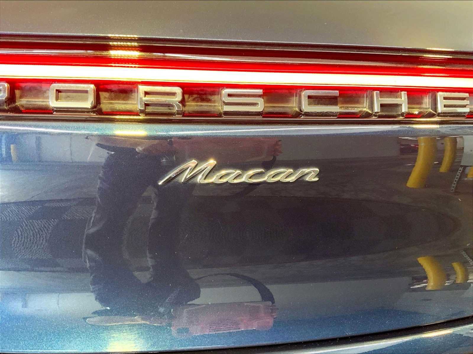 Certified 2020 Porsche Macan AWD/4WD image 35