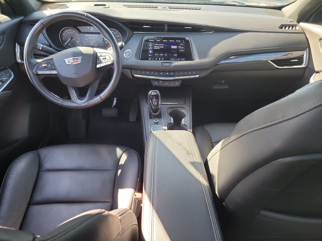 Used 2023 Cadillac XT4 Luxury w/ Cold Weather Package AWD/4WD image 13