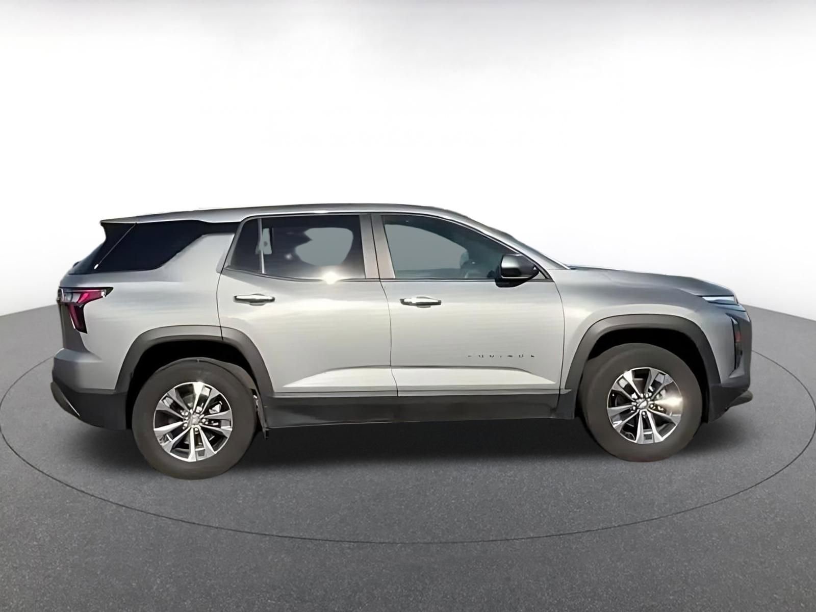 Used 2025 Chevrolet Equinox LT AWD/4WD image 12